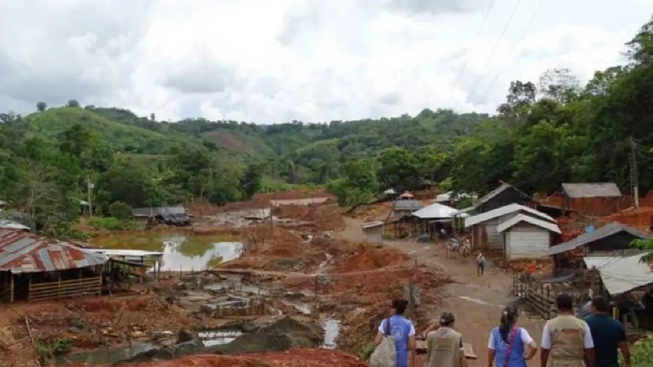 China toma control total del proyecto de cobre Alacrán en Colombia por US $128 millones 1 China consolida su presencia minera en Colombia con la compra total del proyecto de cobre Alacrán