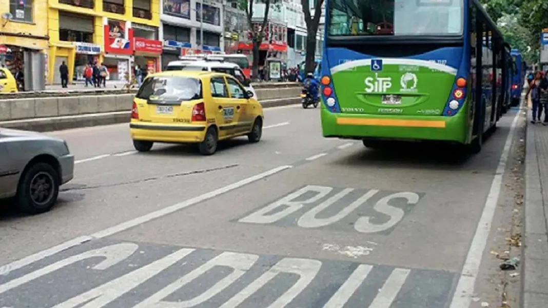 Si la movilidad es pésima, ¿por qué mantener la improvisada cicloruta de la carrera séptima?