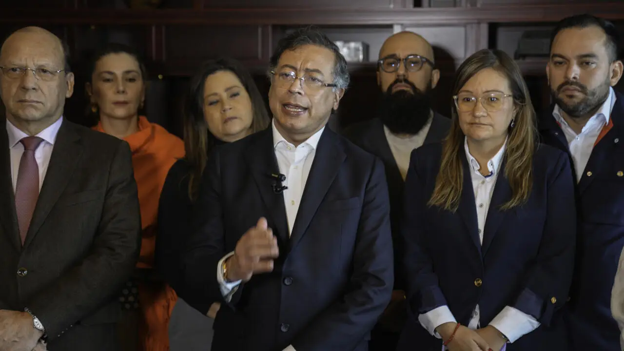 Gobierno de Petro reformula consulta popular para incluir acceso a medicamentos 1 Nueva consulta popular de Petro incluirá regulación de precios de medicamentos en Colombia