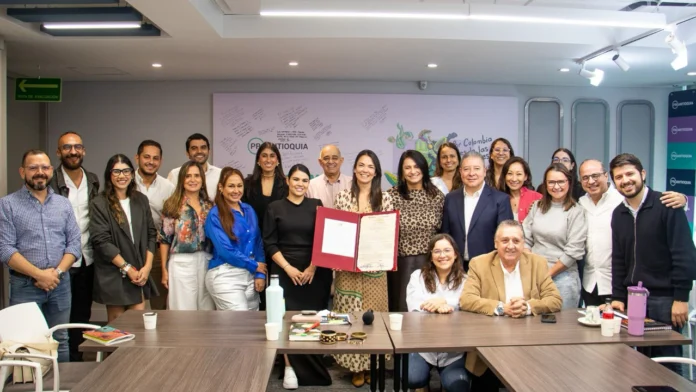 María Bibiana Botero fue reconocida por el Congreso por su liderazgo empresarial en Antioquia, tras una gestión destacada al frente de Proantioquia durante más de tres años.