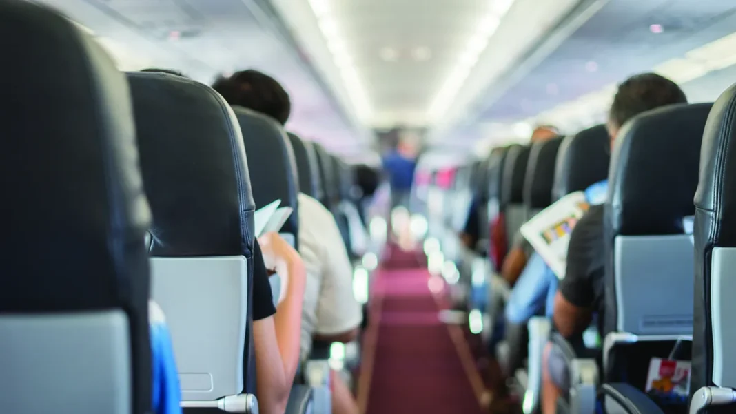 El transporte aéreo en Colombia creció 3,4% en el primer cuatrimestre de 2025, con más de 18 millones de pasajeros movilizados y una recuperación sostenida del turismo y la carga aérea.