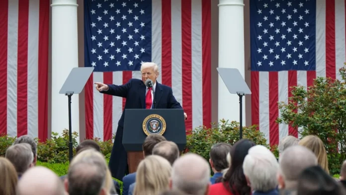 Trump propone arancel del 80 % a productos chinos antes de reunión clave con Pekín