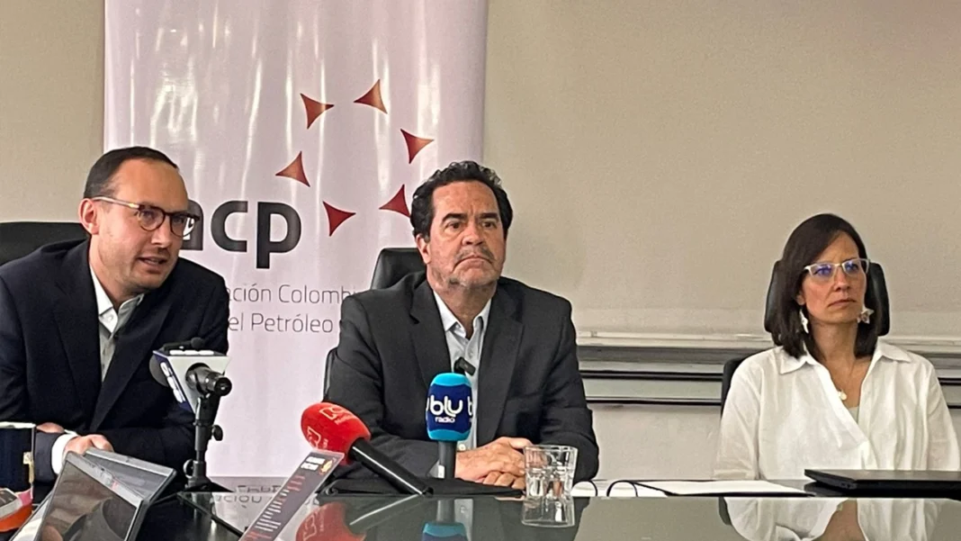 La crisis del sector de hidrocarburos en Colombia pone en riesgo la autosuficiencia energética y fiscal del país, advierte la ACP en su informe de inversiones y perspectivas para 2025.