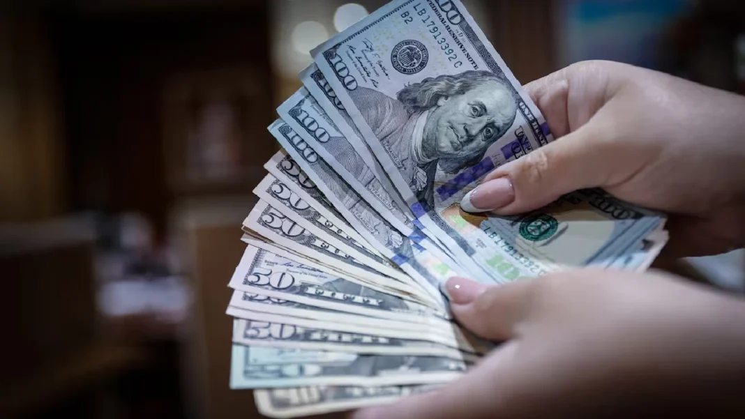 Por qué el dólar se mantiene por debajo de $4.000 en Colombia
