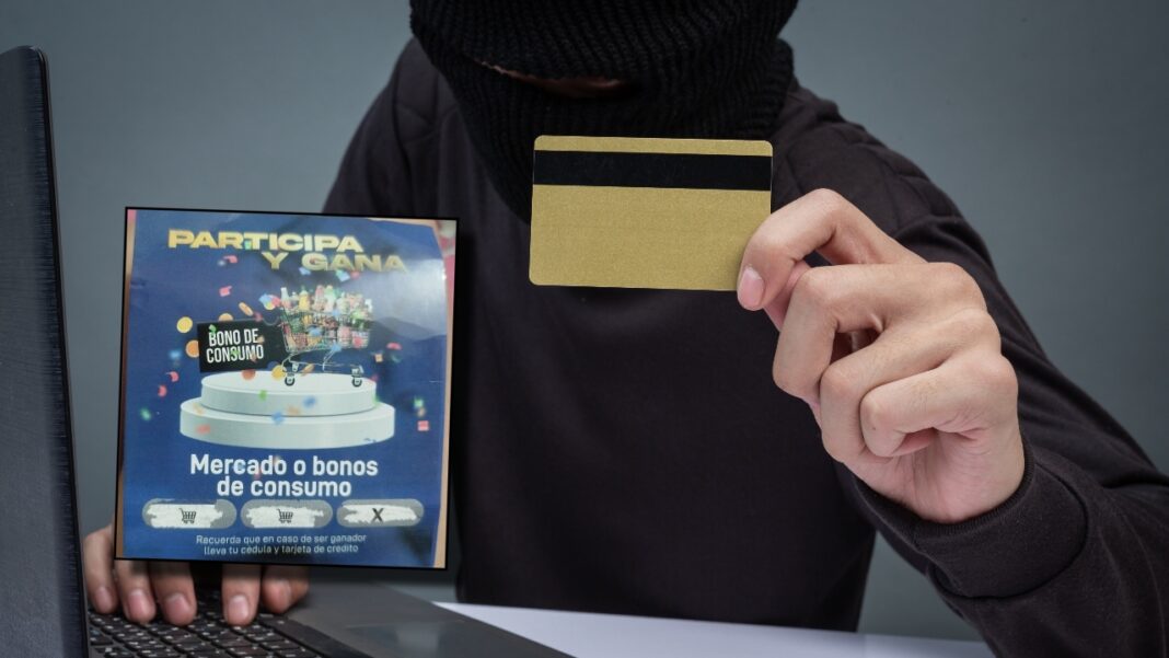 'Raspa y gana', la estafa dirigida a adultos mayores que sucede a plena luz del día en muchos centros comerciales