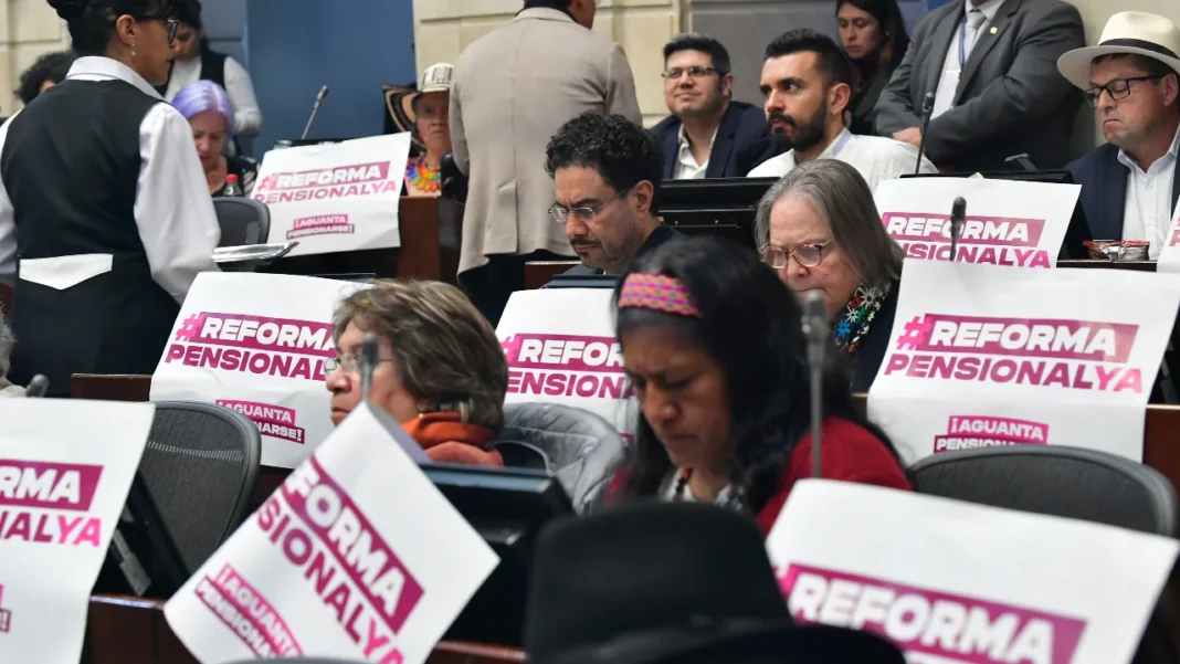 Gobierno reglamenta reforma pensional que entra en vigor en julio de 2025