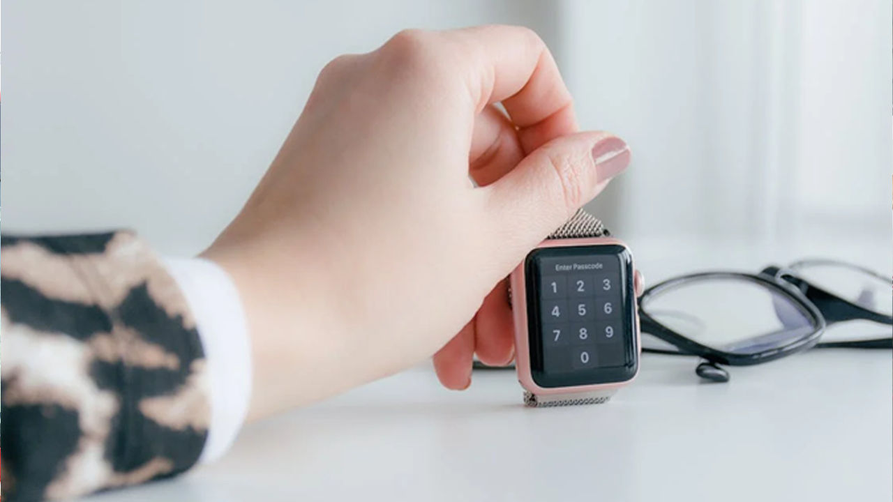 Entre ellos, el reloj Fitbit se ha convertido en una opción confiable y accesible para quienes desean monitorear su salud de forma práctica y constante.