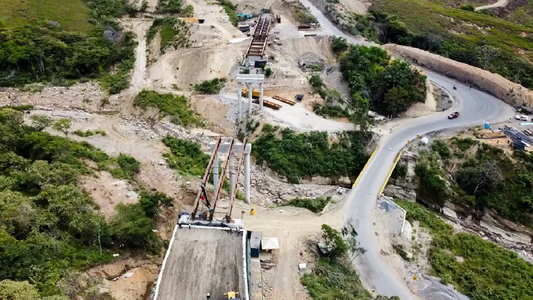 Gobierno avanza en la conexión terrestre del Chocó con el Pacífico: entregan 8 km de la vía Ánimas–Nuquí