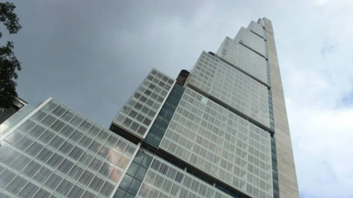 Lo que se sabe del hombre que cayó del piso 40 del edificio Bacatá, centro de Bogotá