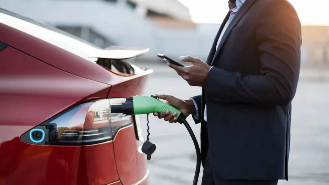 Consecuencias de prohibir los carros con gasolina, según CEO de Renault