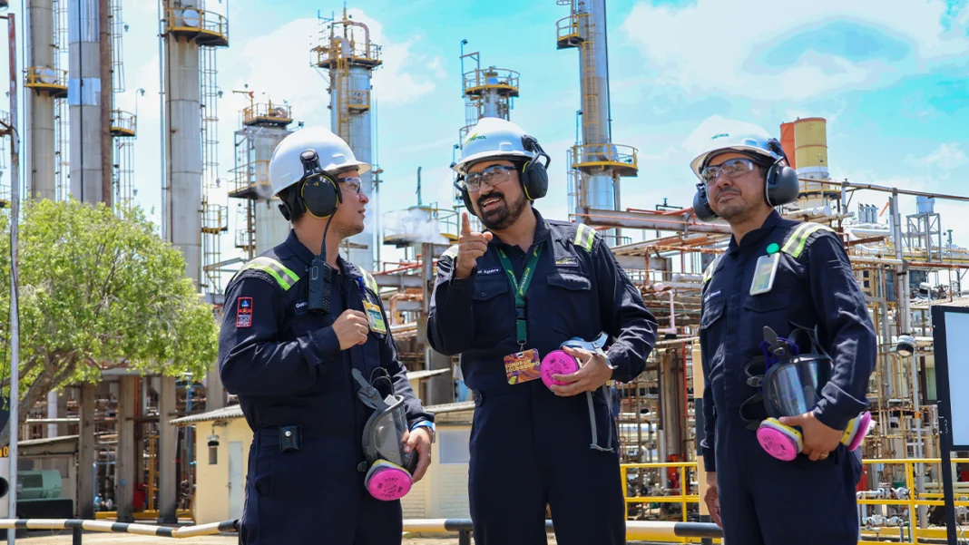 El Grupo Ecopetrol se ha unido a este propósito, con el desarrollo de Jet coprocesado, un combustible de aviación que contiene 1% de materias primas de origen vegetal.