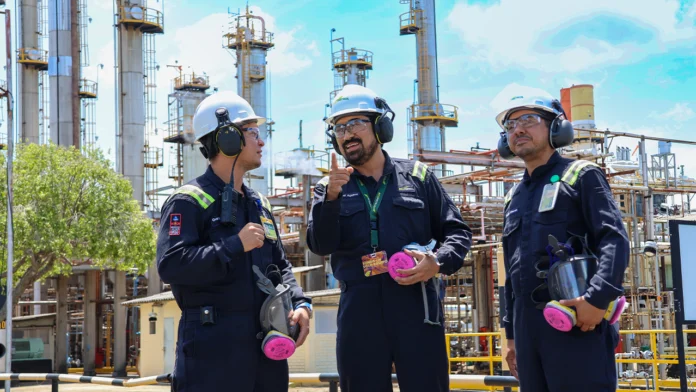 El Grupo Ecopetrol se ha unido a este propósito, con el desarrollo de Jet coprocesado, un combustible de aviación que contiene 1% de materias primas de origen vegetal.
