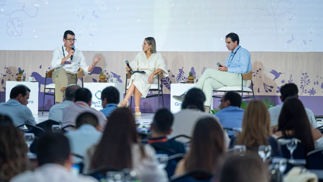 Colombia enfrenta serios desafíos en su transición energética, con metas incumplibles y riesgos crecientes que amenazan el abastecimiento eléctrico y de gas hacia 2027.