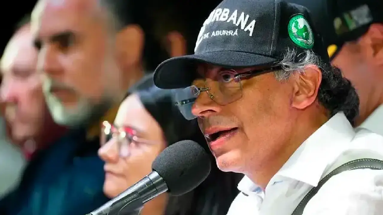 La invitación de Juan Manuel Santos a Álvaro Uribe para defender las instituciones de Colombia 1 Santos propone alianza a Uribe para frenar la Consulta Popular 1.0 de Petro