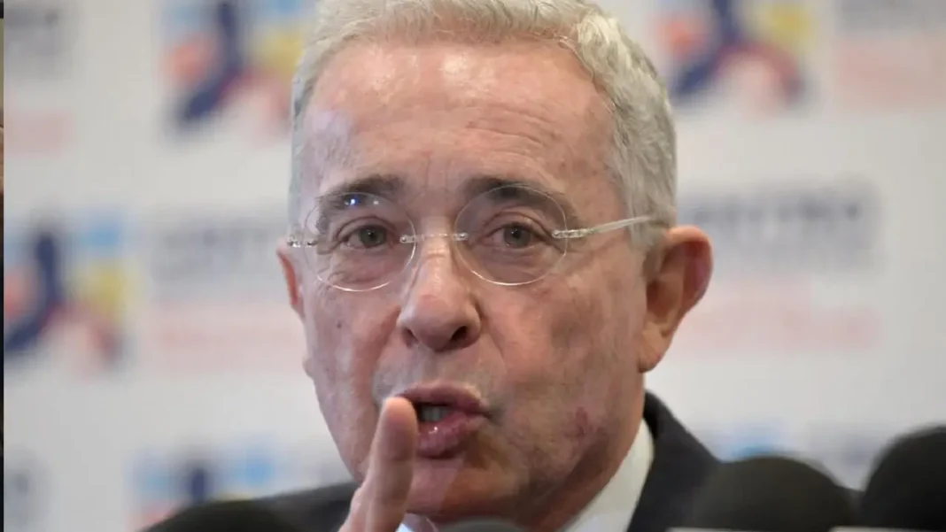 Fiscalía solicita sentencia condenatoria contra Álvaro Uribe en juicio por manipulación de testigos