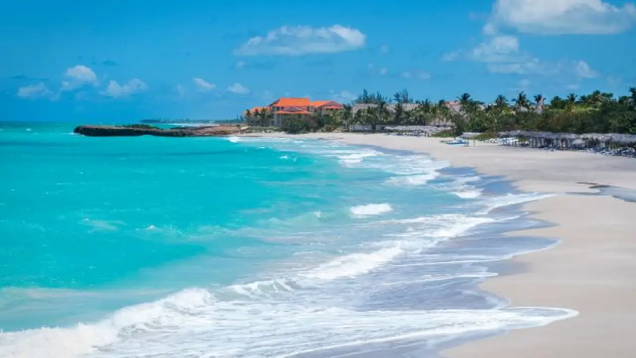 La magia de Cuba: playas, historia y cultura al alcance de todos 4 Belleza natural y cultural de Cuba con sus conexiones aéreas a Colombia