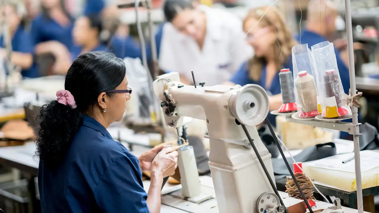 Desempleo en Colombia cayó a 9% en mayo de 2025, pero persisten retos de informalidad 1 Cae el desempleo en Colombia: avance parcial marcado por informalidad y desigualdad