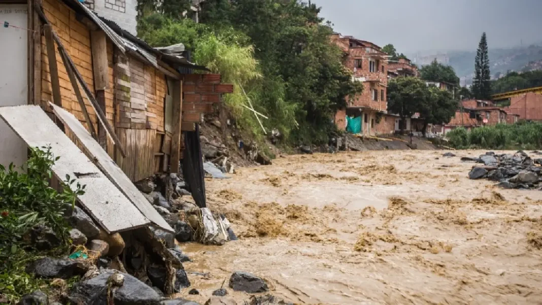 Autoridades mantienen alerta en Medellín y Bello por riesgo de nuevos deslizamientos