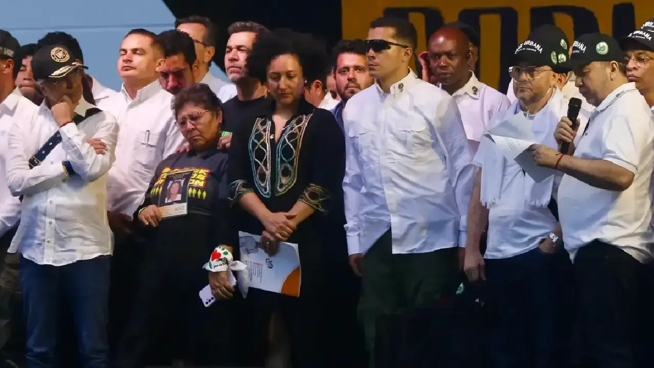 INPEC: Estos eran los "capos" que estuvieron en evento de Petro en Alpujarra, Medellín 2 Gaviria denuncia que Petro busca una constituyente por fuera de la Constitución