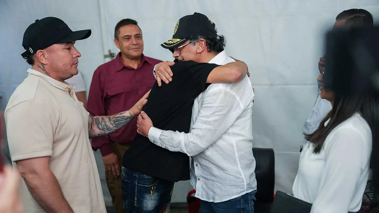 INPEC: Estos eran los "capos" que estuvieron en evento de Petro en Alpujarra, Medellín 1 Gaviria denuncia que Petro busca una constituyente por fuera de la Constitución