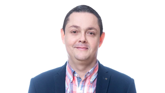 Envigado impulsa su infraestructura social con millonarias inversiones en vivienda y deporte, mejorando la calidad de vida urbana y rural bajo el liderazgo del alcalde Raúl Cardona.