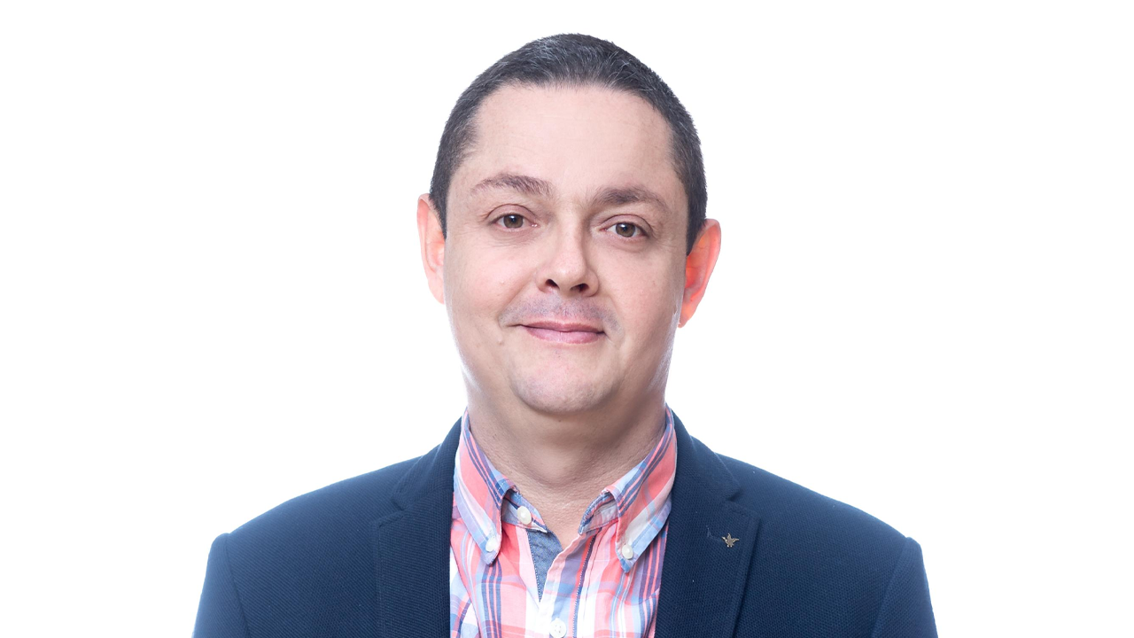 Envigado impulsa su infraestructura social con millonarias inversiones en vivienda y deporte, mejorando la calidad de vida urbana y rural bajo el liderazgo del alcalde Raúl Cardona.
