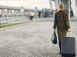 Cuando se planea un viaje internacional desde Colombia, muchas personas consideran el destino, los vuelos, el alojamiento y hasta el clima, pero olvidan un elemento clave: el seguro de viaje.