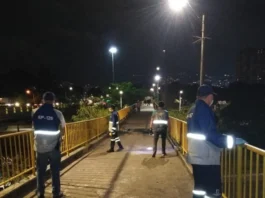 Los tirapiedras en Medellín vuelven a generar alarma tras un nuevo ataque desde el puente de Barranquilla, lo que impulsa una polémica propuesta del Concejo para frenar estos hechos.