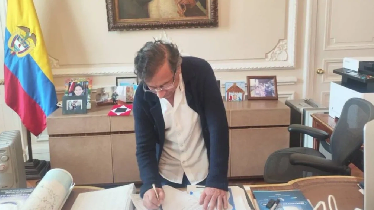 Empresarios piden a la justicia frenar el decreto de consulta popular por ilegalidad 1 Gremios alertan sobre riesgo institucional tras decreto presidencial de consulta popular