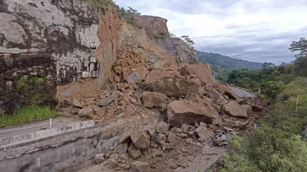 Cierre en Pacífico 1 por cinco meses debido a deslizamientos en Sinifaná