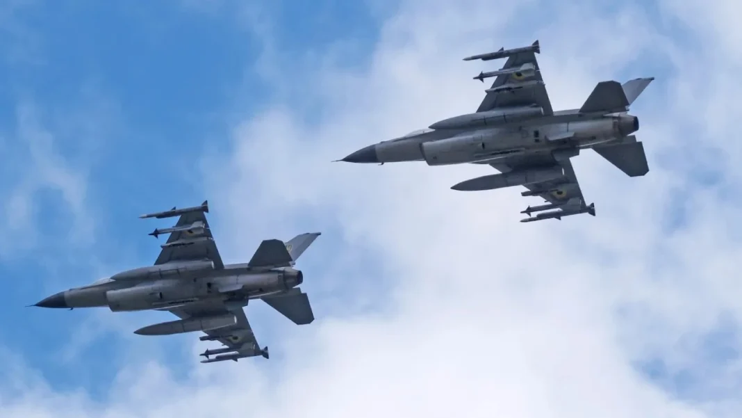 Días y horarios para los shows de los F-16 en la Feria Aeronáutica 2025