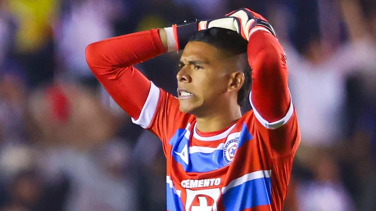Salario de Kevin Mier en Cruz Azul por hora, día y mes en pesos colombianos