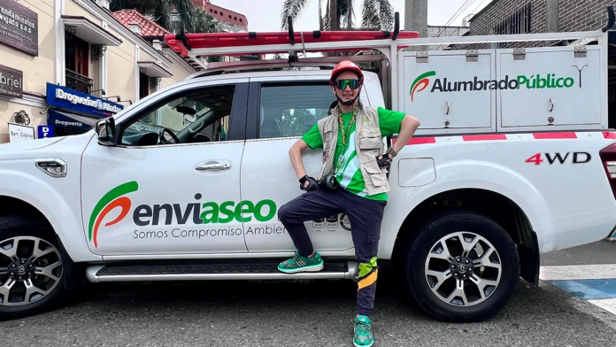 La campaña Un envigadeño como vos de Enviaseo llega a fortalecer la cultura ciudadana en Envigado, esta vez de la mano de Alux, un guardián ambiental que invita a cuidar los espacios públicos y fomentar el amor por el medio ambiente a través de pequeñas acciones cotidianas.
