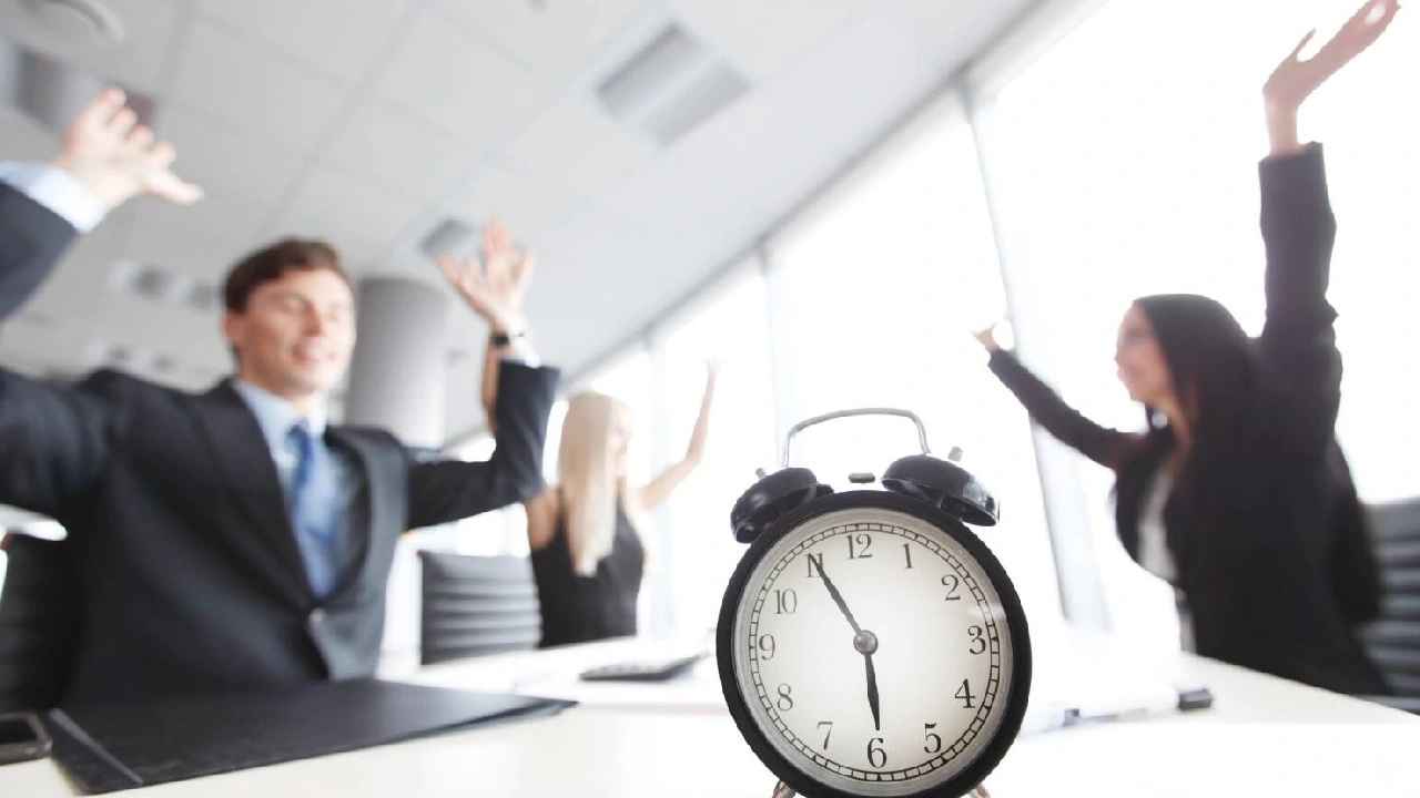 Más horas, menos productividad: el llamado de la OCDE a revisar los modelos laborales