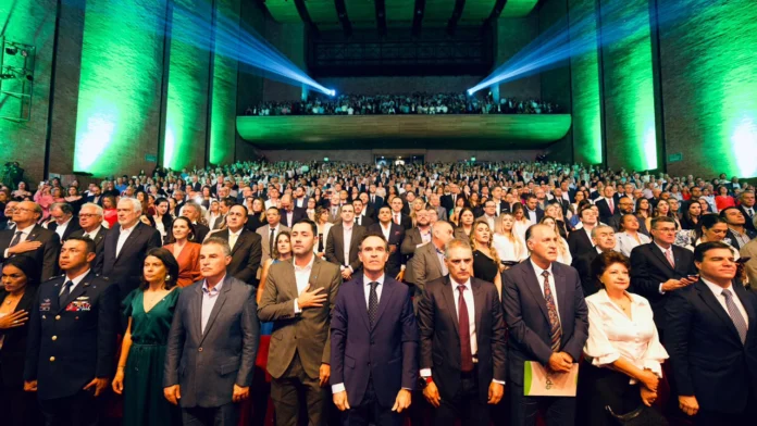 Antioquia y Medellín asumirán la culminación de la Nueva Vía al Mar, proyecto clave para conectar el Valle de Aburrá con Urabá y fortalecer la ruta hacia el Caribe colombiano.