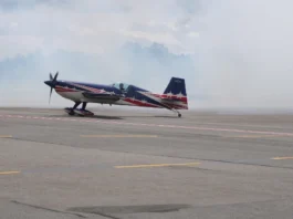 En fotos: acrobacias abrieron el show del viernes en la Feria Aeronáutica