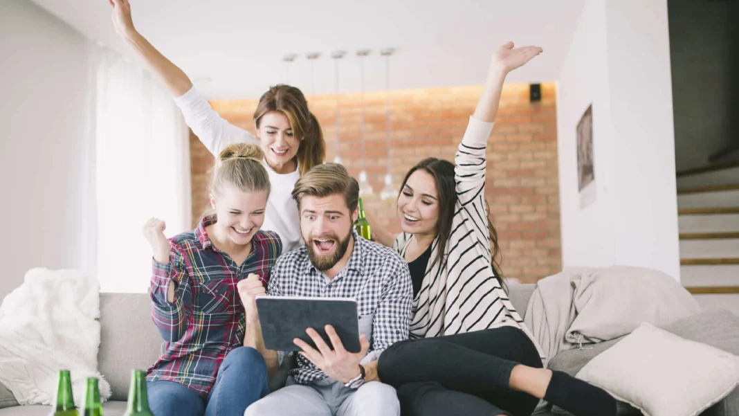 La fibra óptica en Colombia mejora la conectividad del hogar con mayor velocidad, estabilidad y seguridad digital, impulsando el entretenimiento, el trabajo remoto y la educación virtual.