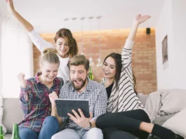 La fibra óptica en Colombia mejora la conectividad del hogar con mayor velocidad, estabilidad y seguridad digital, impulsando el entretenimiento, el trabajo remoto y la educación virtual.