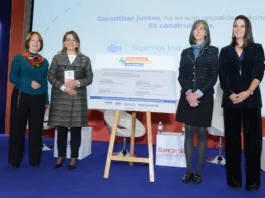 Colombia lanza alianza nacional para impulsar la energía solar para microempresas, facilitando financiación sostenible en regiones con alta vulnerabilidad energética.