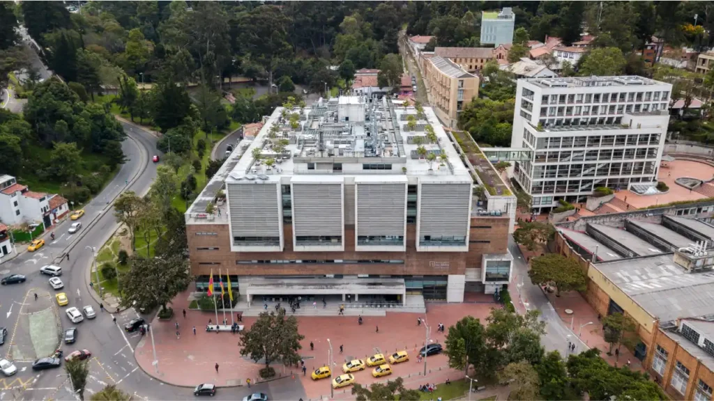 Top 12 de las mejores universidades en Colombia según el QS Ranking 2026 1 Universidades de Bogotá y Medellín lideran el ranking QS 2026 sobre reputación laboral y empleabilidad