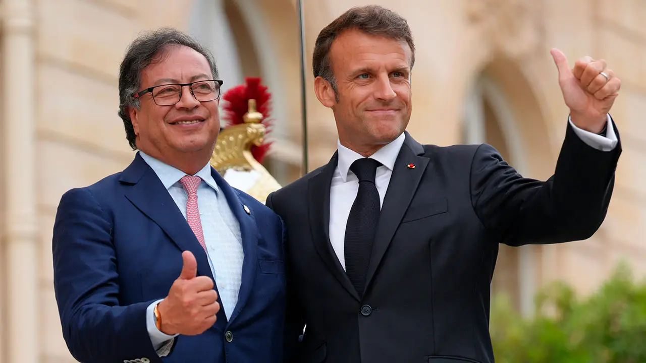 Duras críticas de Petro al norte global desatan respuesta de Macron en conferencia internacional