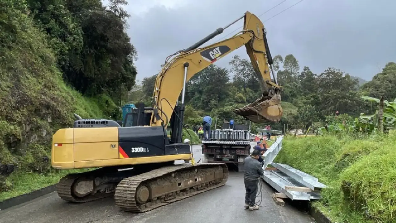 Gobierno monta puente metálico sobre el río Negro en Putumayo para restablecer la conectividad vial