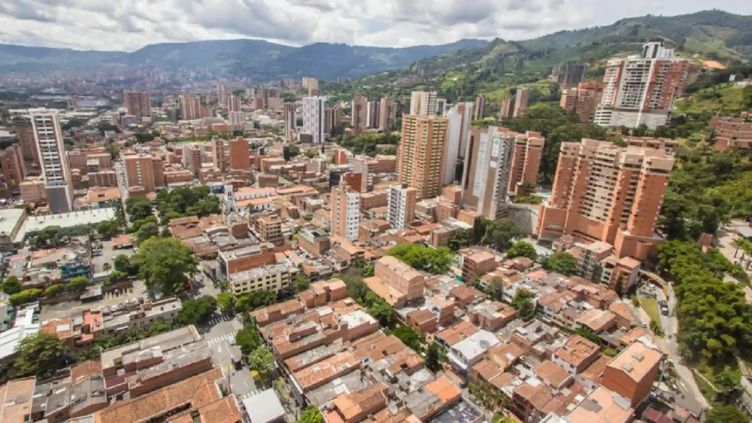 Protestas y quejas en Sabaneta por elevados precios del predial: hasta 500% en incrementos