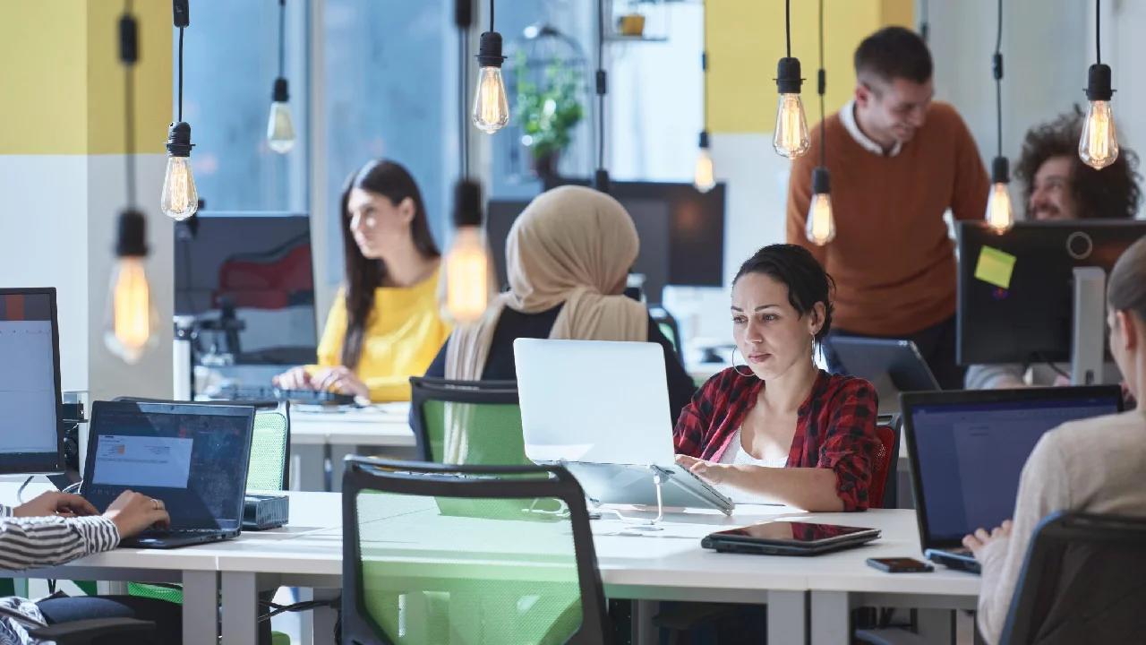 Nueva jornada laboral en Colombia encarece el valor hora y afecta a empresas pequeñas