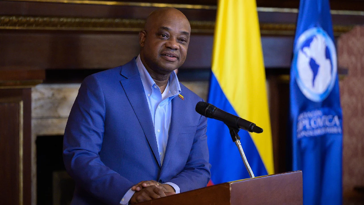 Procuraduría investiga a Murillo y Sarabia por escándalo de pasaportes en Colombia