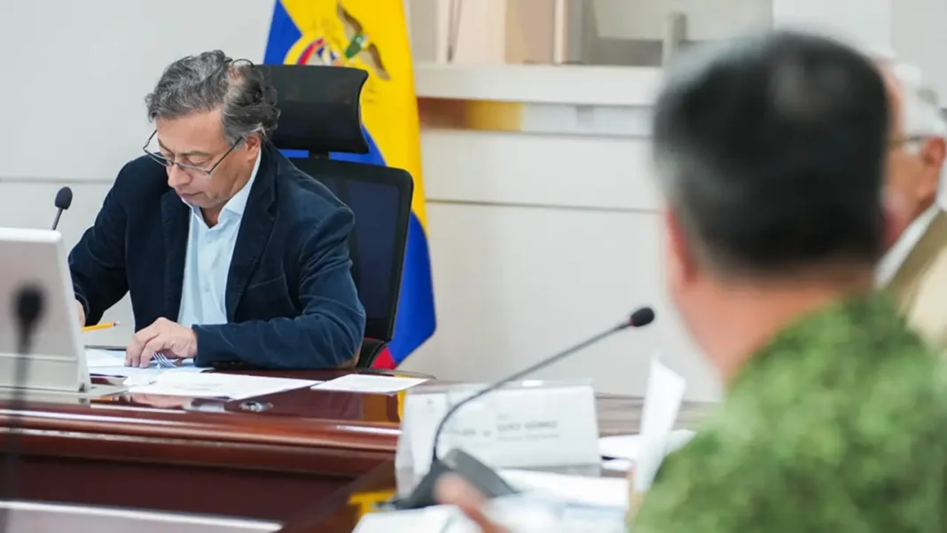 ¿Qué puede y qué no puede hacer Petro si declara Conmoción Interior?