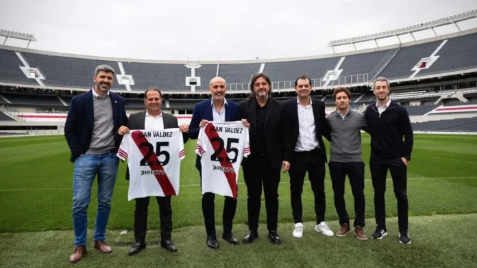 River Plate tiene nuevo refuerzo colombiano: se trata de Juan Valdez River Plate tiene nuevo refuerzo colombiano: se trata de Juan Valdez