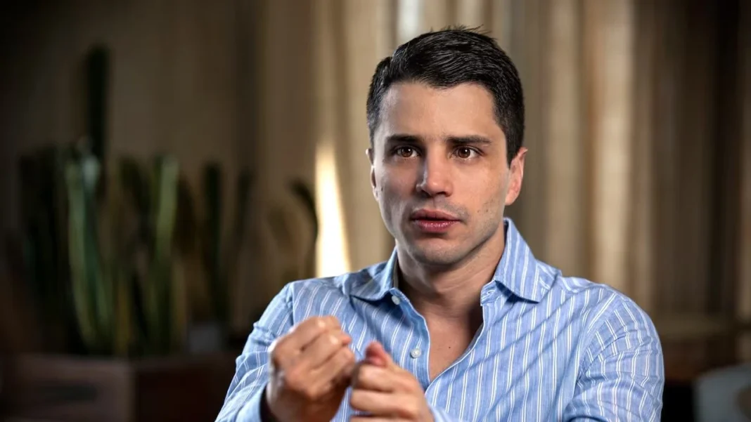 Sectores políticos piden a Tomás Uribe recoger las banderas de su padre