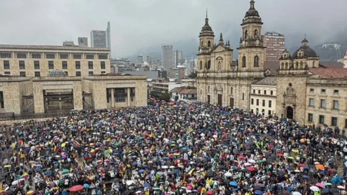 Los mejores videos de las marchas a favor de Álvaro Uribe este 7 de agosto Los mejores videos de las marchas a favor de Álvaro Uribe este 7 de agosto