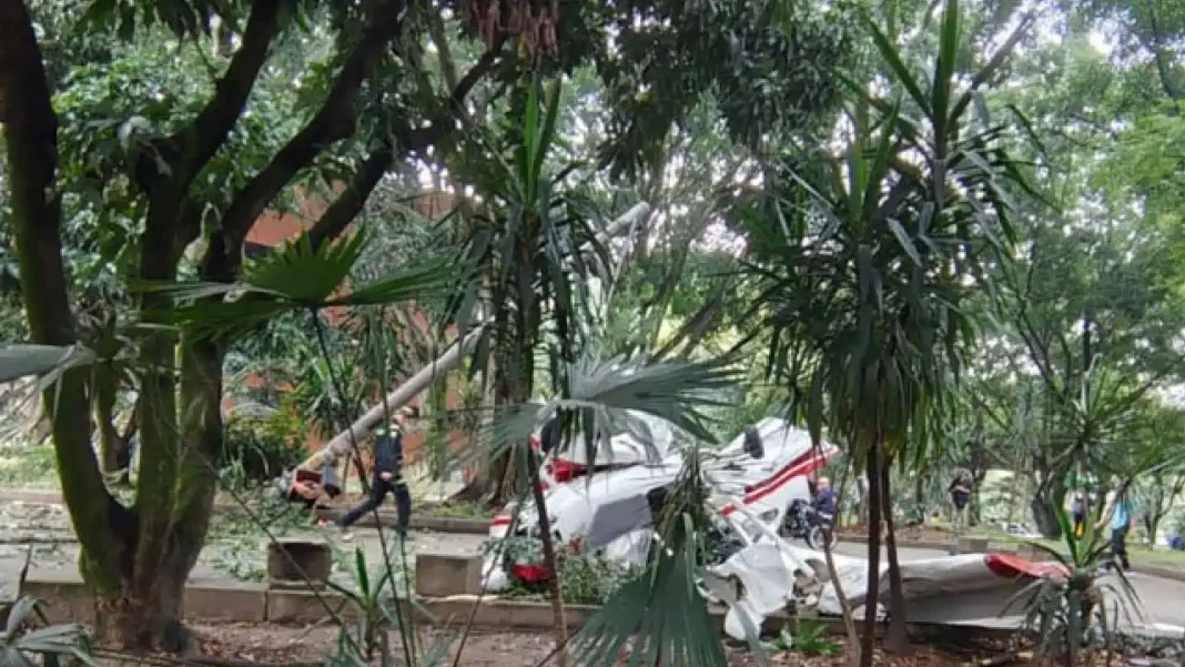 Accidente aéreo en Medellín: avioneta cayó cerca del Atanasio Girardot